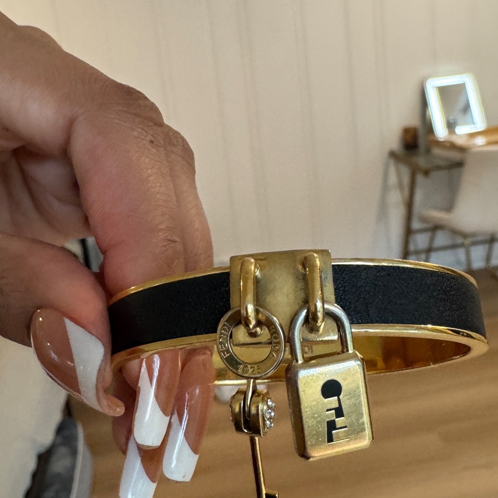 Fendi Master key Bangle - Picture 4 of 10
